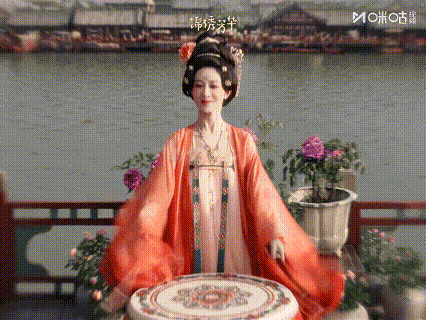 杨紫高精力店主的一天芳园店主何惟芳高精力的一天活力满满[送花花][送花花]金疙瘩