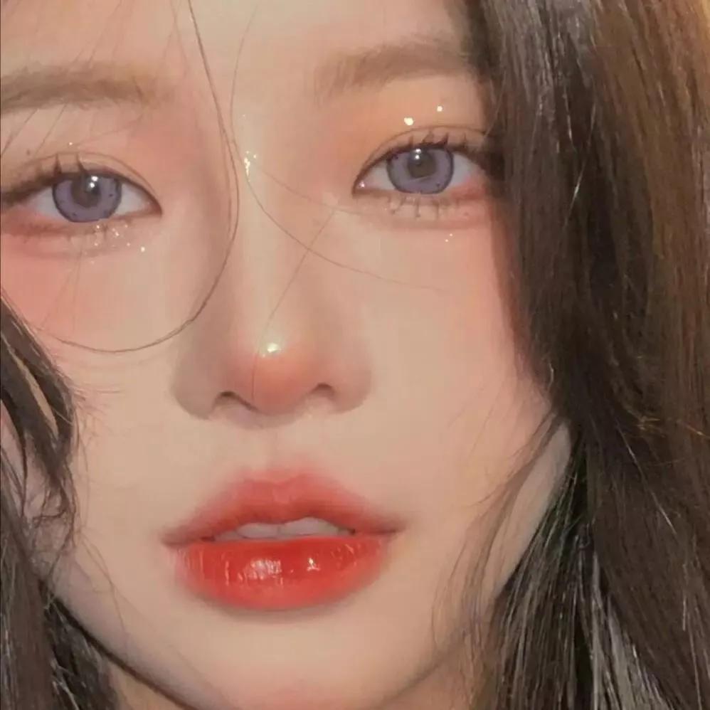 清新自然的妆容，温柔的眼神，让人心动不已。自然清新美少女 自然甜系少女 自然元气