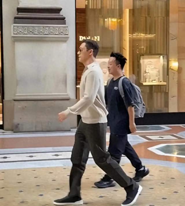 陈伟霆米兰街头杀疯了！墨镜一戴走路都是大片 40岁状态太顶了