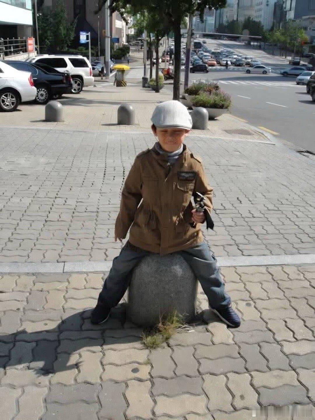 赵雨凡JAMES  🦅赵雨凡全能制作人 小JAMES也是巨萌的 真是从小萌到大