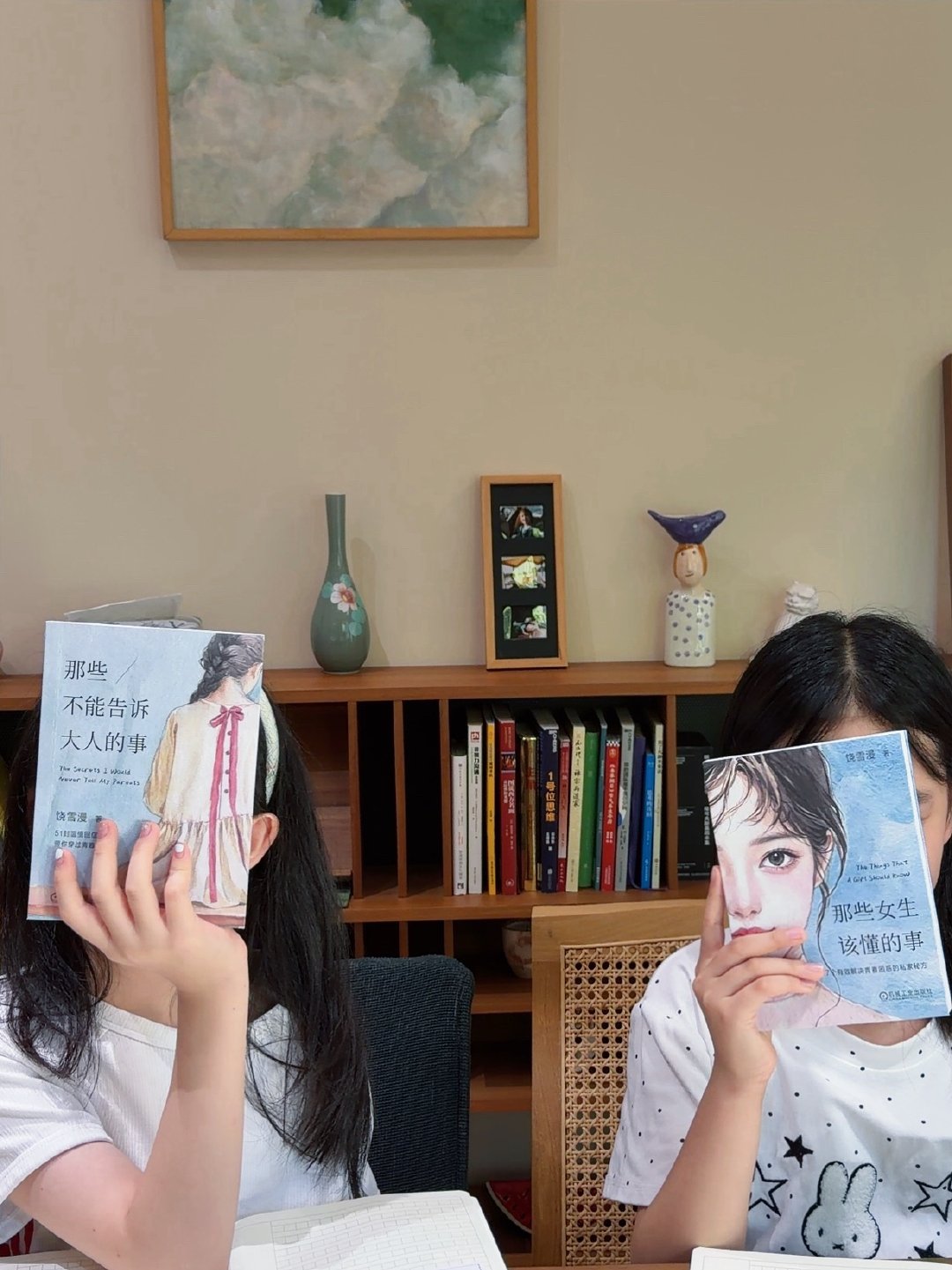 收到的新书，是很多年前书的再版，当年读过这两本书的女孩长大成了编辑，一定要再出这