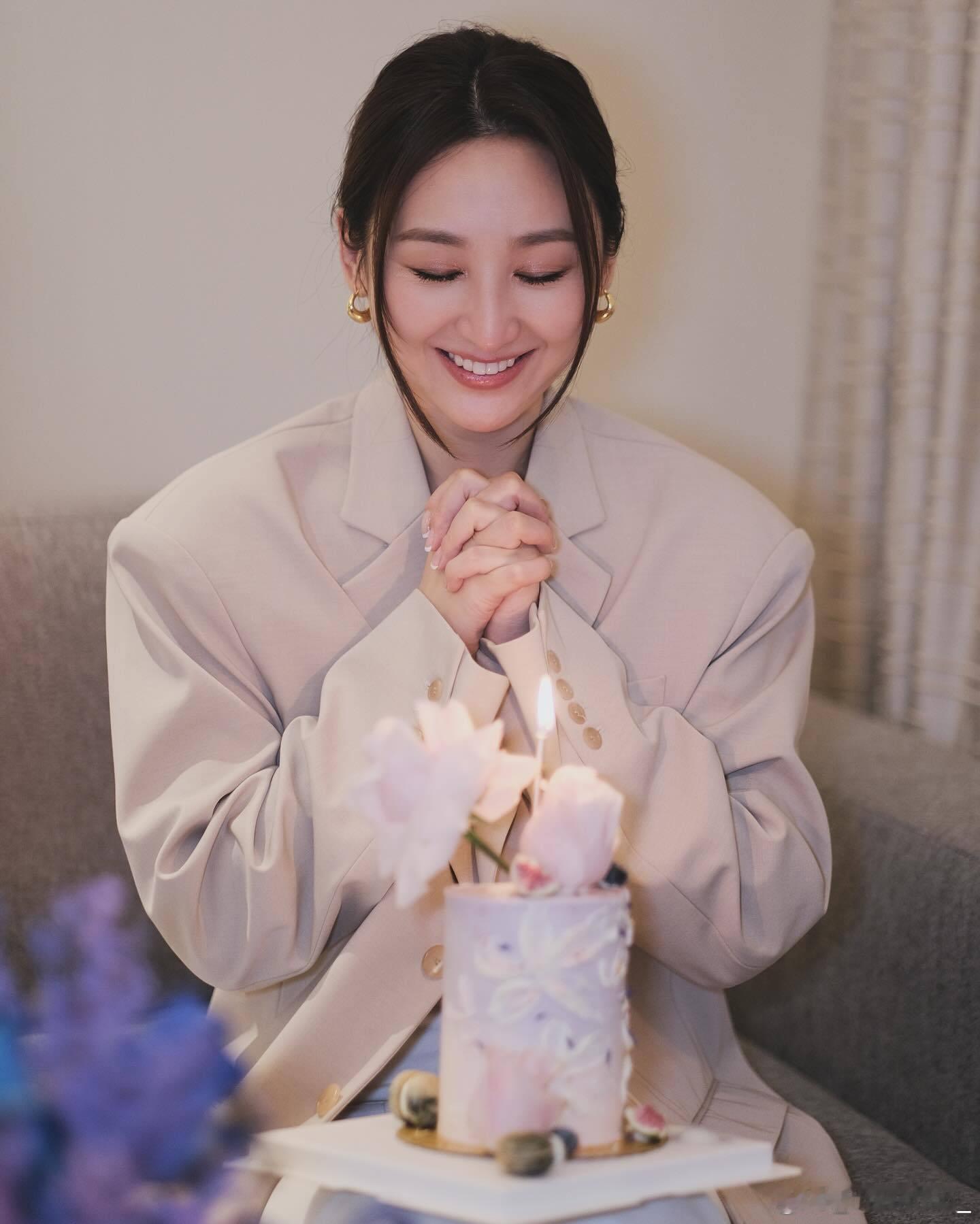 恭喜大美女高海宁 恭喜Cathy[心]#高海宁获tvb最佳女配角# ​​​