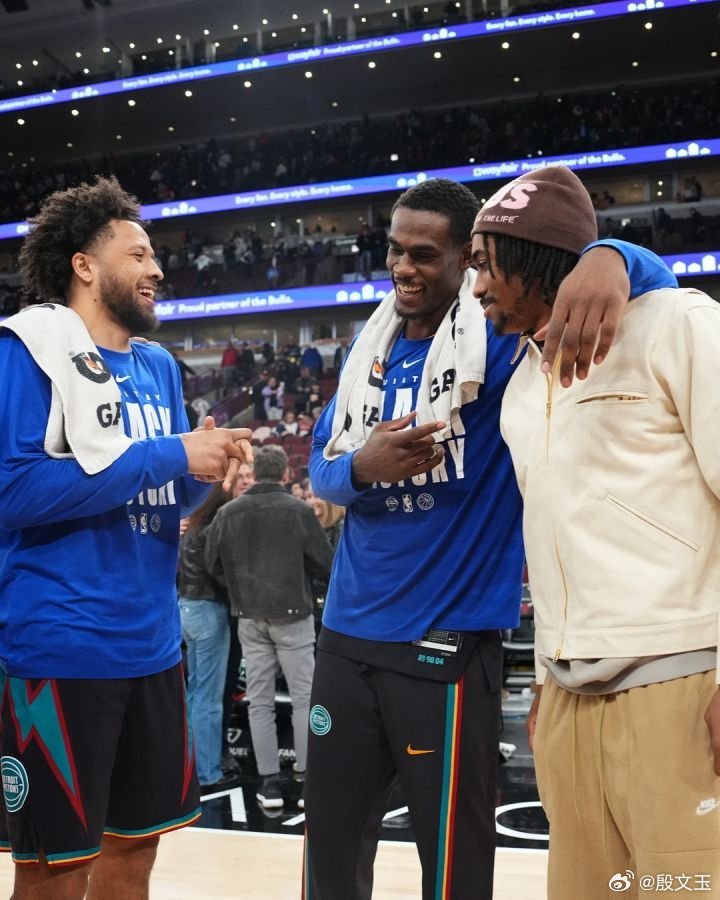 “芝加哥公牛队今日宣布，球队已裁掉后卫艾维，原因是其行为对球队造成负面影响。” 