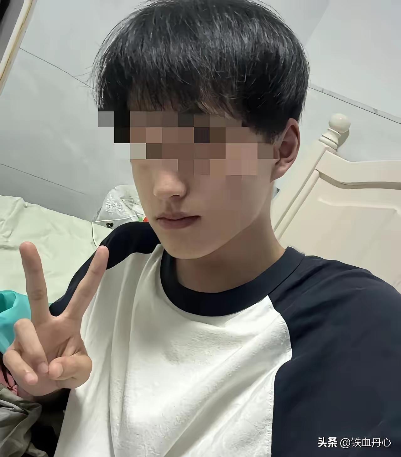 男孩月薪转姑妈 1500 元被收下，次日却被赶出门：成年人的体面，是咽下委屈假装