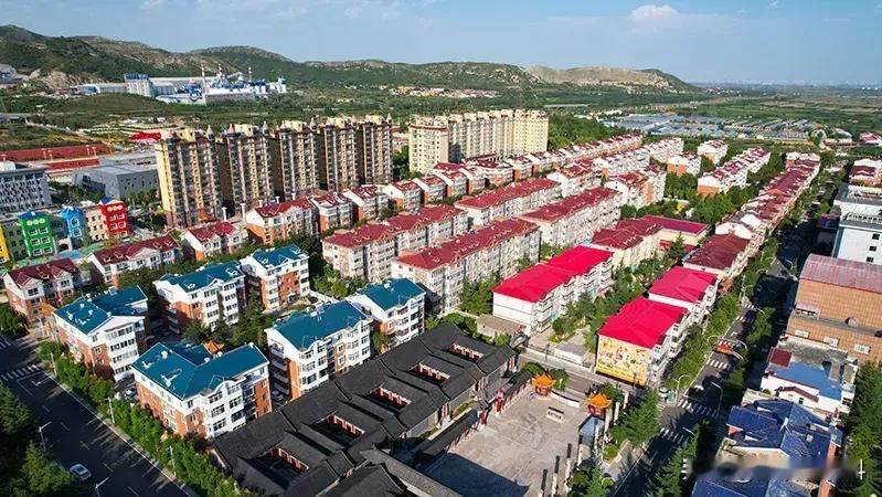 无论是计划经济条件下还是市场经济条件下，实践证明团结的力量大于分散的力量，集体的