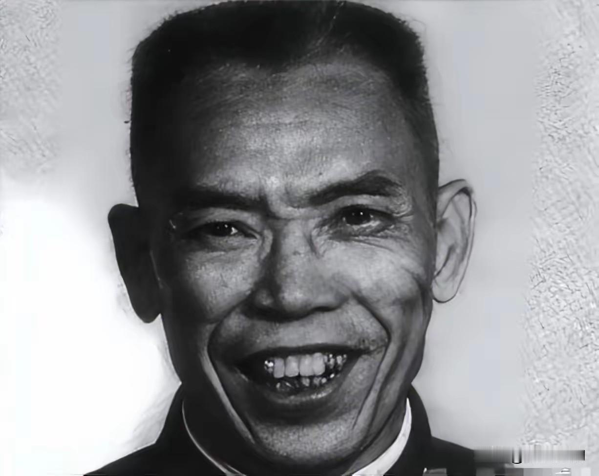 邓华妻子向梁兴初求助，梁兴初瞪着副政委：敢动老红军，你掂量下
 
谁不知道这声怒