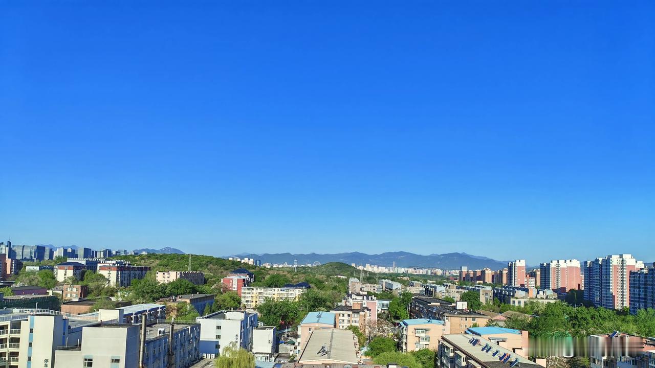 昨天小雨濛濛，今日蓝天白云