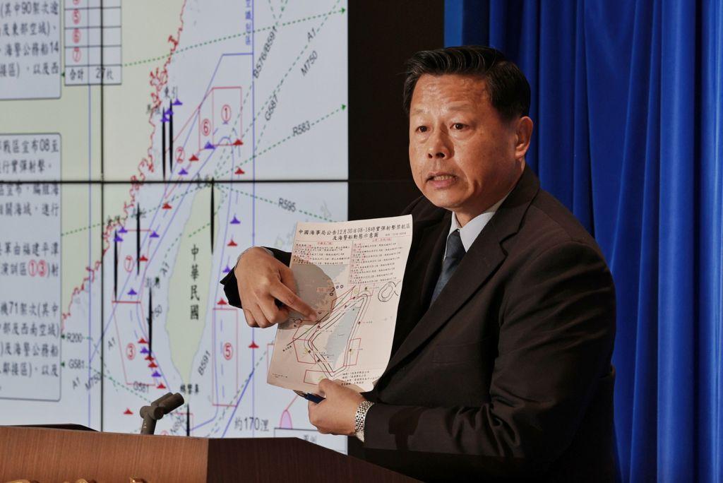 台防务部门：共军发射27枚火箭弹，其中10发落在台南西50海里处，史上最近本岛！