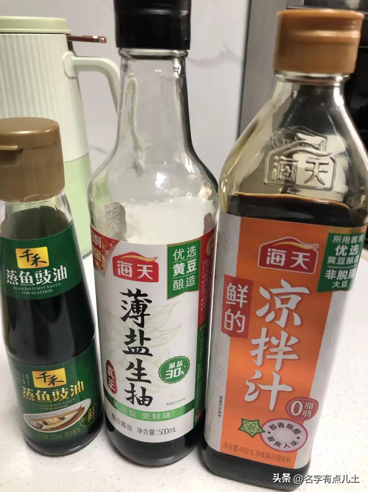 一大早，我就扎进厨房，把瓶瓶罐罐的调味料全翻出来，挨个仔仔细细核对配料表。还好还