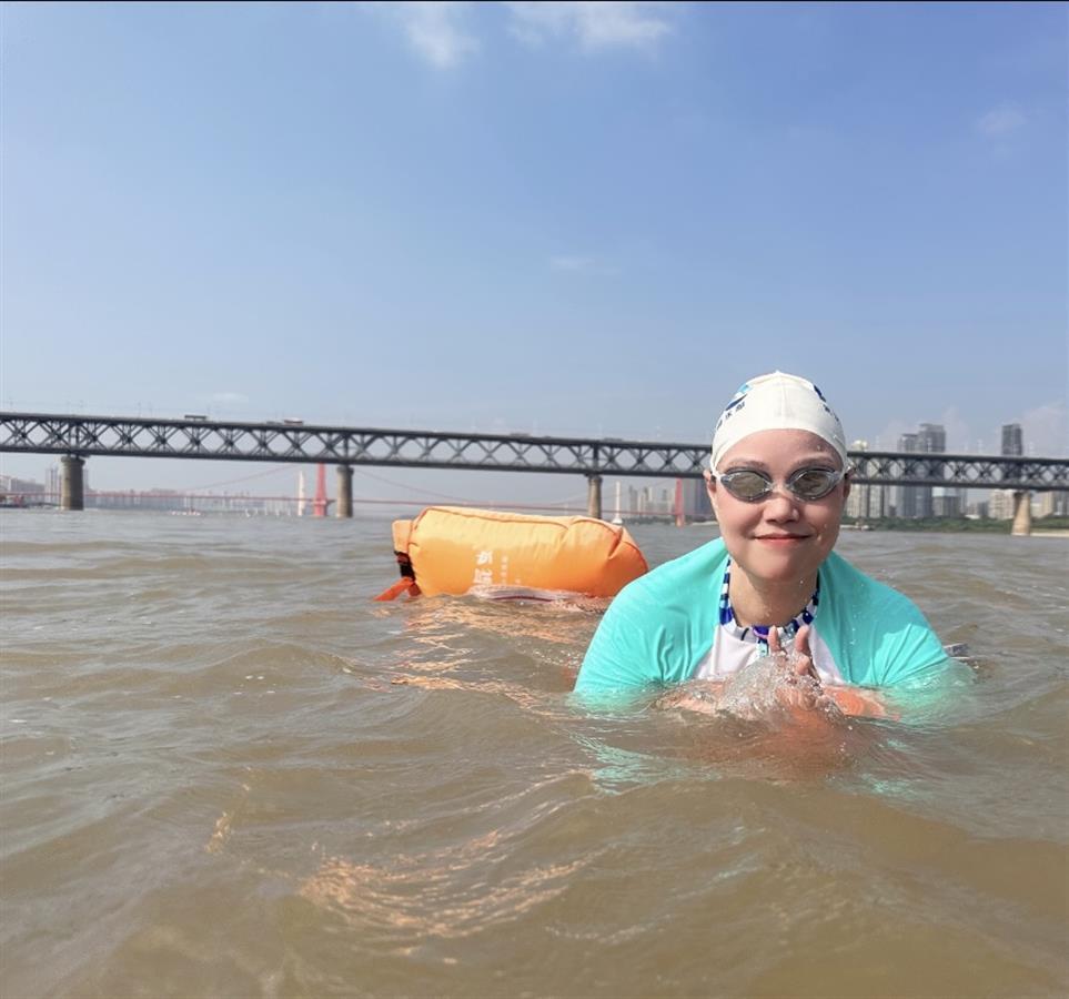 夏日生活打卡季 夏日去长江畅游，那感觉简直绝了！长江的壮阔雄浑气魄，只有亲身体验