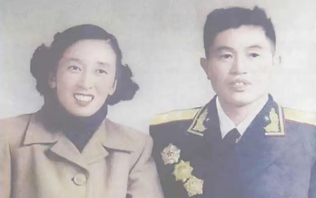 [太阳]1940年，皮定均看上了女干部张烽，就让县长去说媒，张烽听说了县长的来意