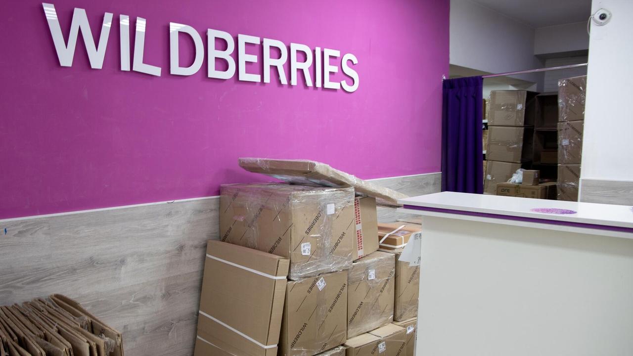 俄电商Wildberries 暂时下架遭袭物流中心的在售商品

俄罗斯卫星通讯社