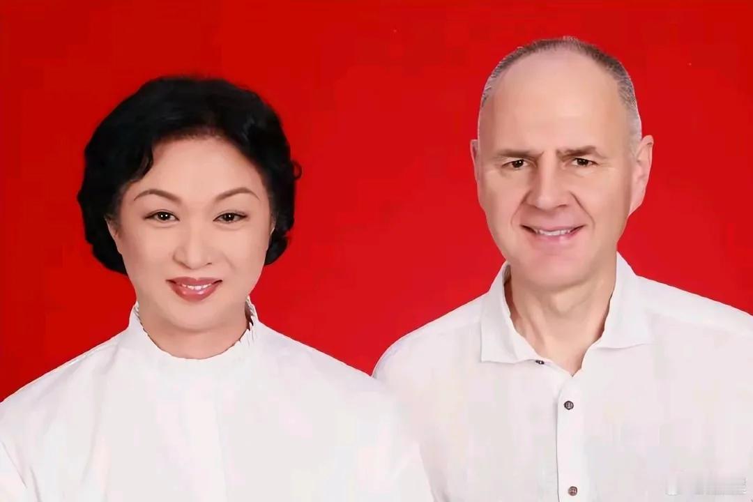2000年，金星的妻子挺着孕肚来找他：“咱们离婚吧，我怀了别人的孩子！”惊醒没有