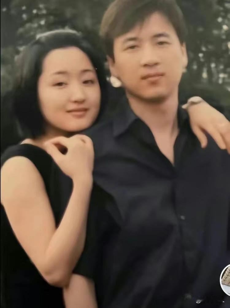 赖文峰道歉直播间炸了！28万人盯着骂，弹幕没人买账！
 
赖文峰那假惺惺的道歉了