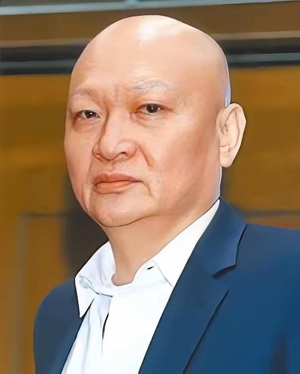 29枪，5枪爆头。
昔日呼风唤雨的“百亿赌王”林秉文，在柬埔寨街头让人打成了筛子