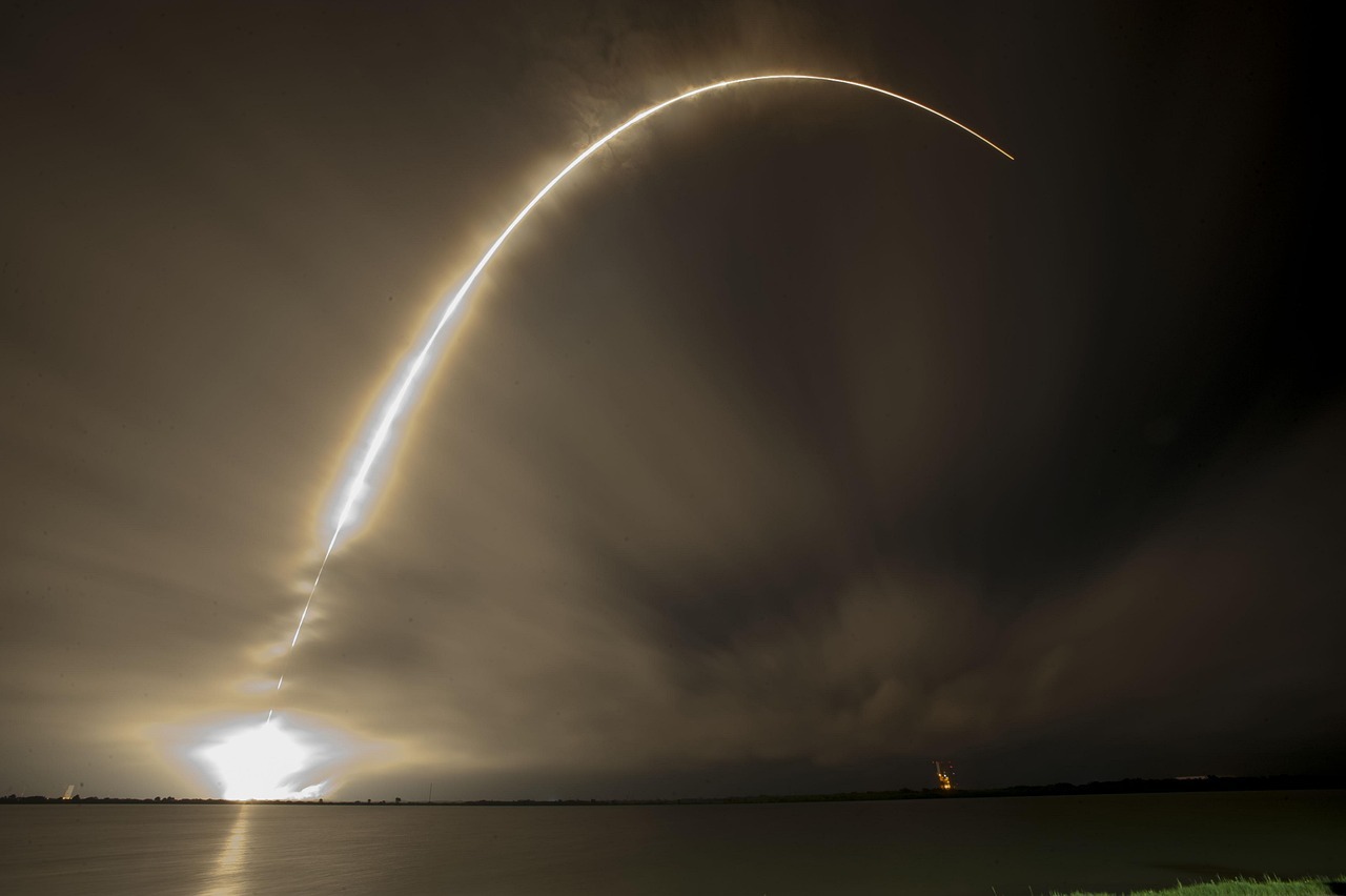 SpaceX上市刚满一个月就击穿发行价，从225美元的巅峰跌到132美元，市值蒸