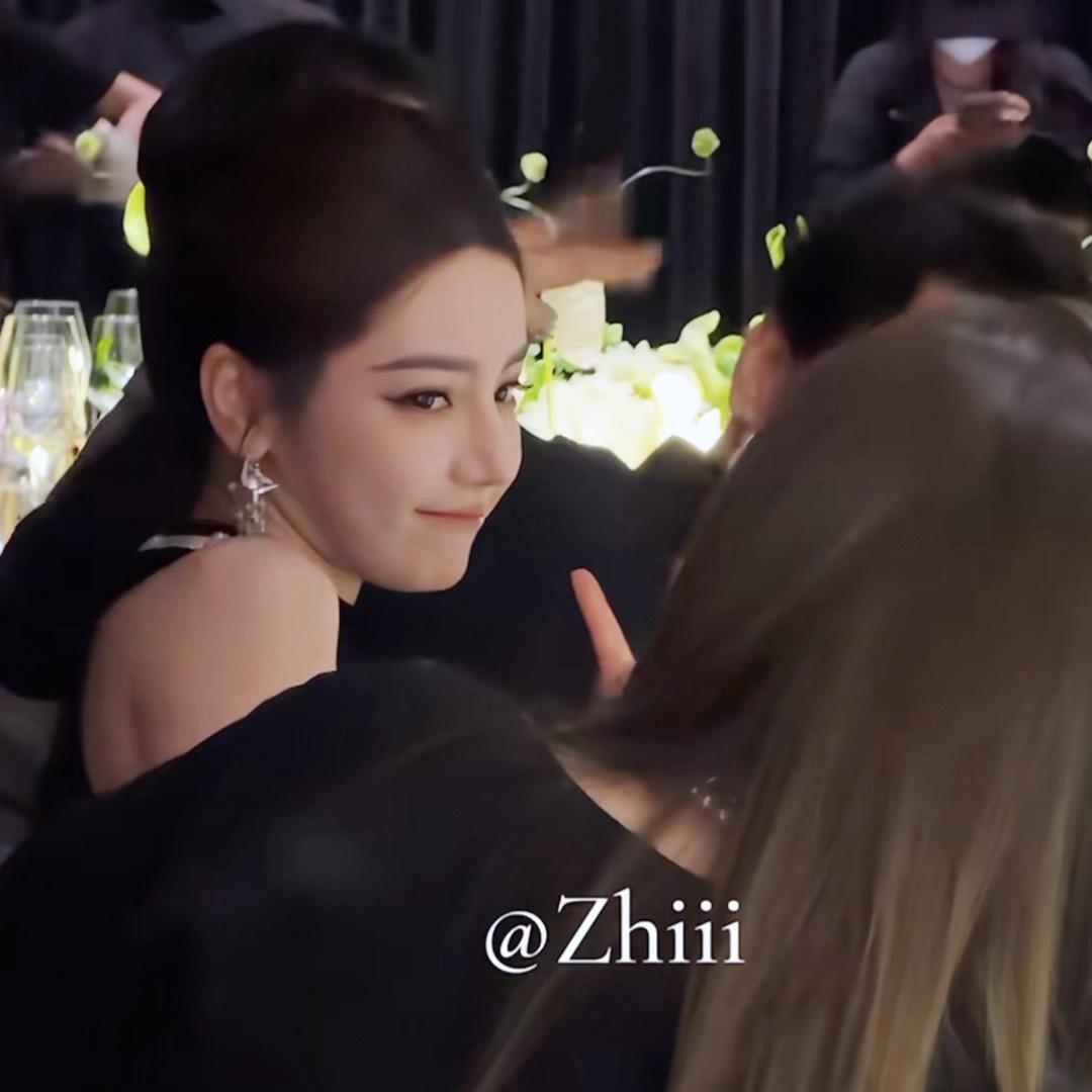 哈哈哈哈 这也太美了吧 