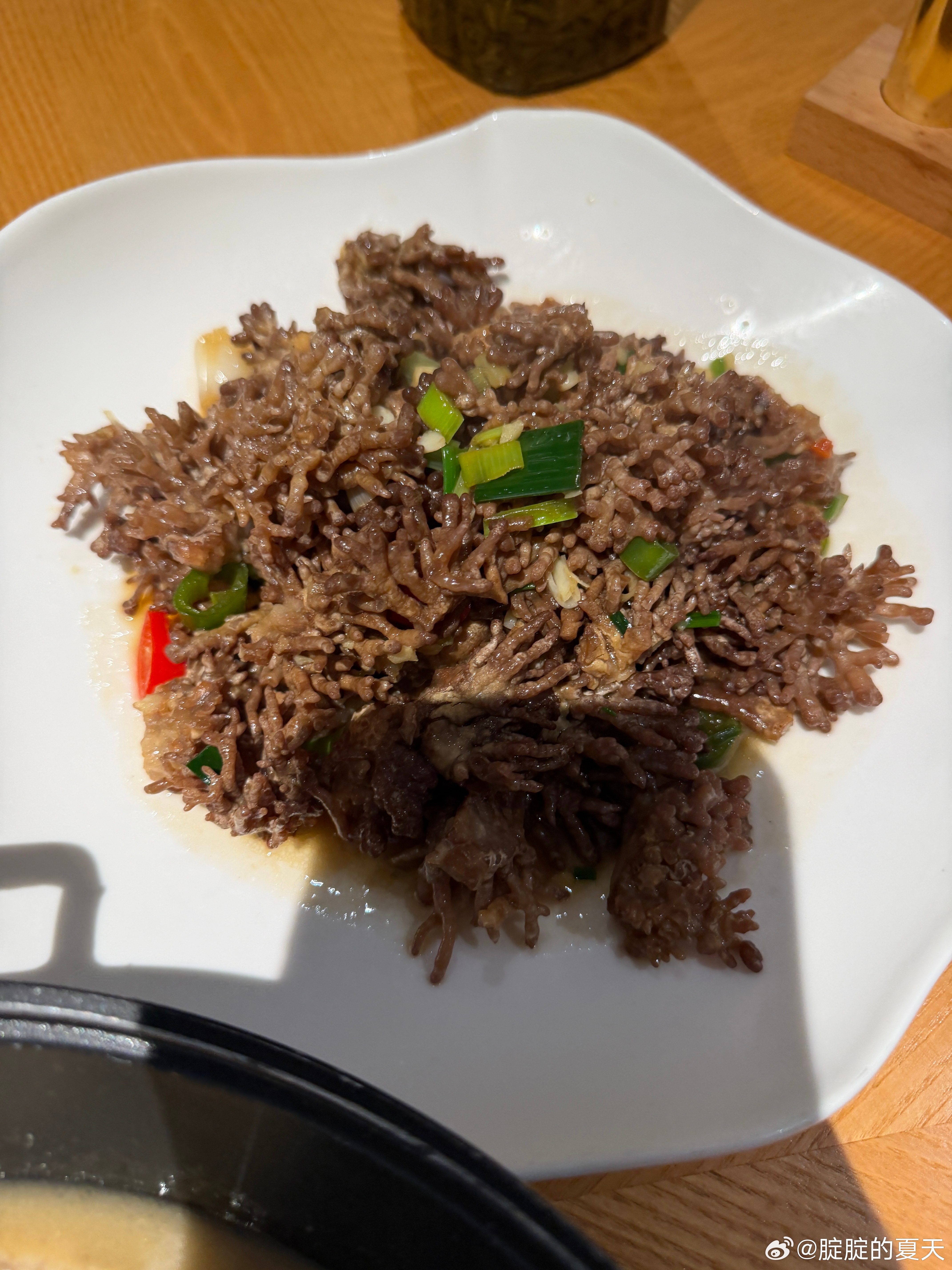 消费190，菜分量挺大，味道也不错，尤其图二这个炒珊瑚菌。  ​​​