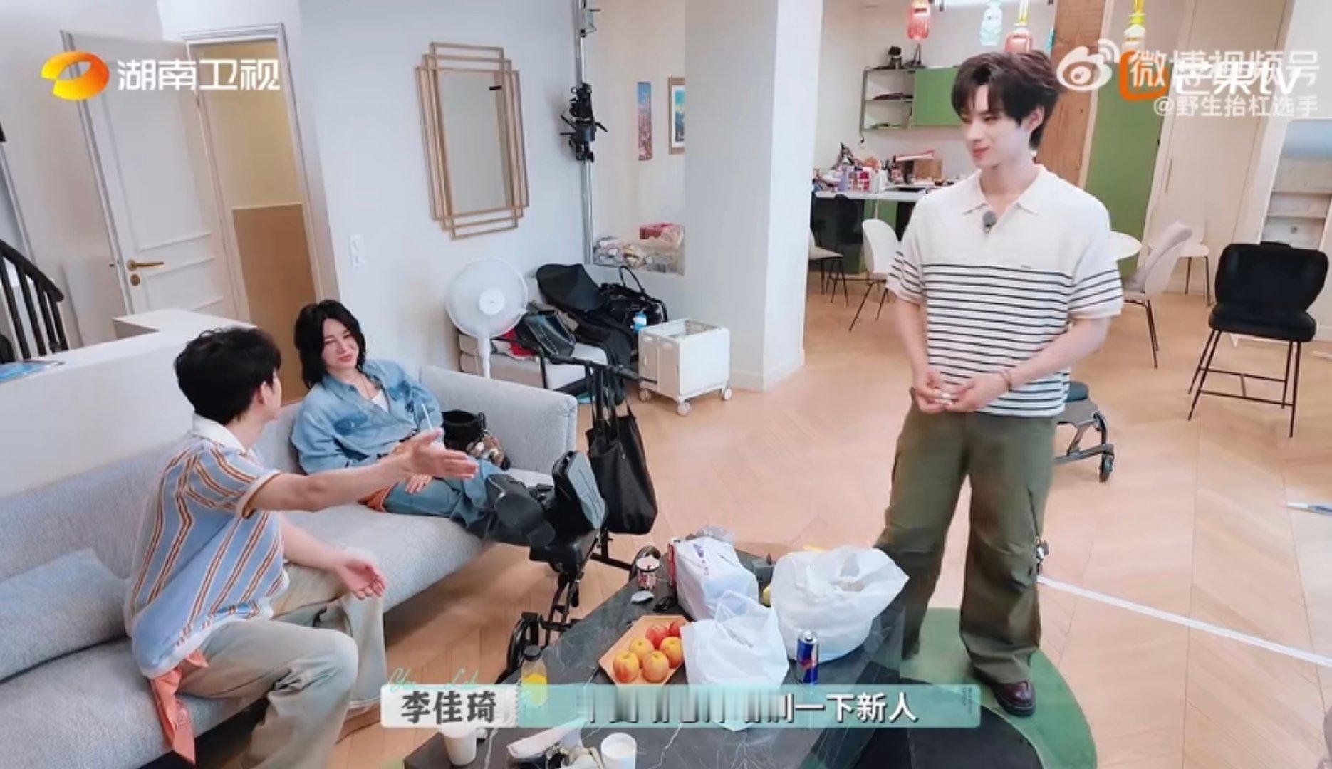 李佳琦说毕雯珺美妆学习出师了巴黎合伙人名场面巴黎合伙人 颜YANLAB第一波顾客