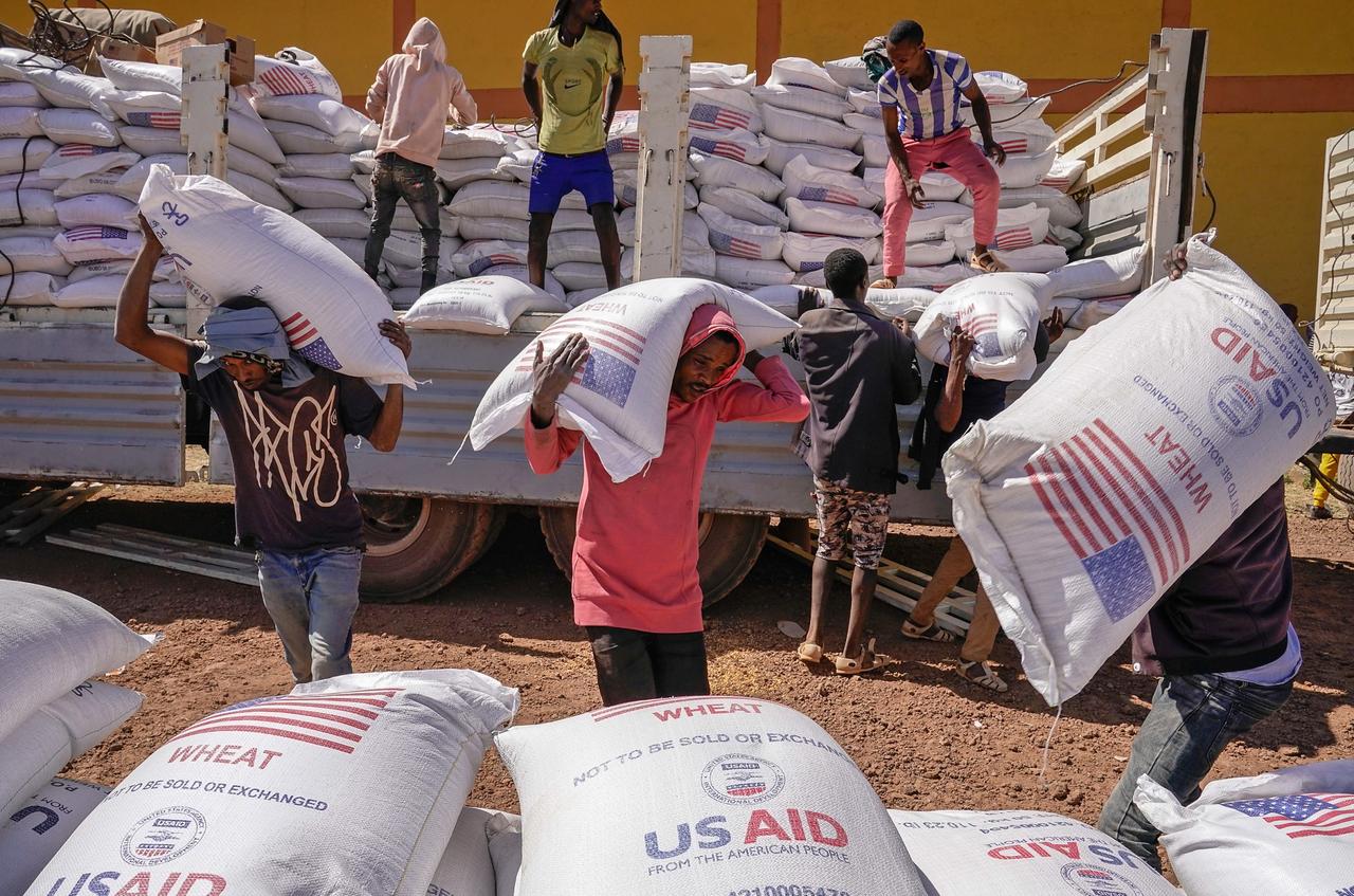 原来美国普通人还真的很单纯善良，以为USAID（美国国际开发署）是什么好东西。