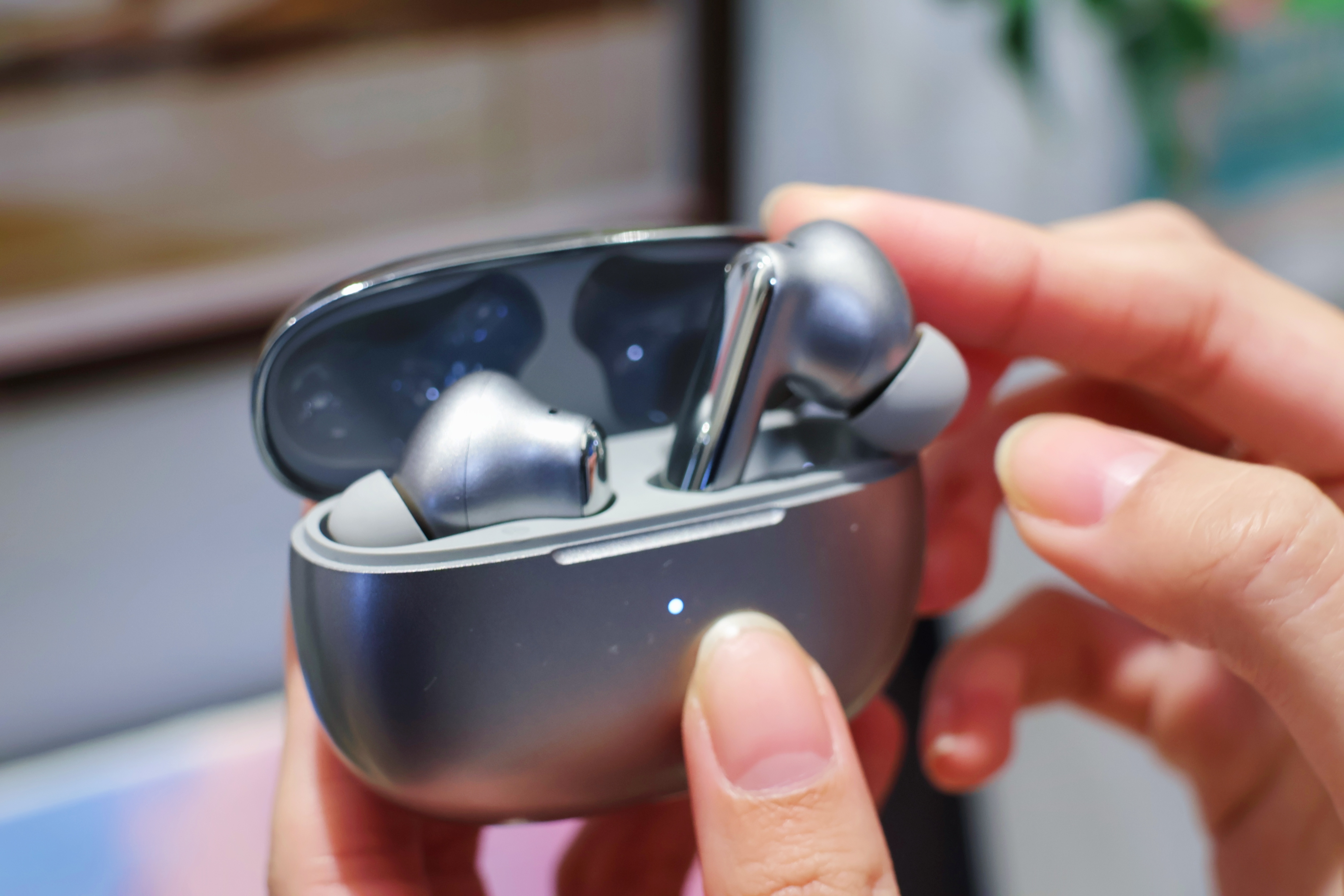 对音质有点小追求？试试它。lifeme魅蓝 Blus 4 Hi-Fi降噪耳机，除