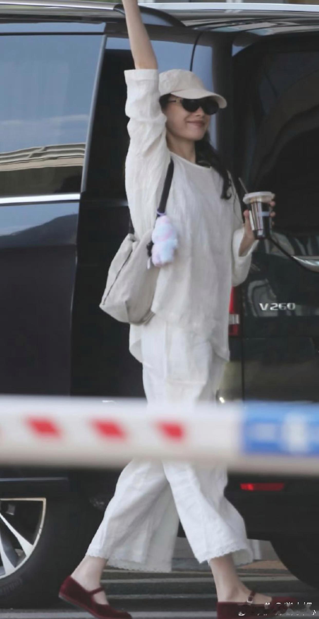 倪妮的高级松弛感随处可见啊！ ​​​