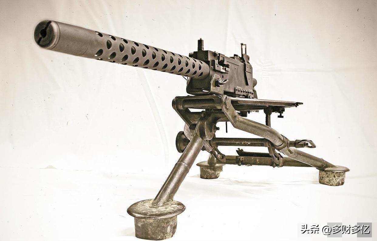 1948年，淮海战场一名刚被俘的国民党士兵，指着缴获的机枪浑身发抖：“这枪管会炸