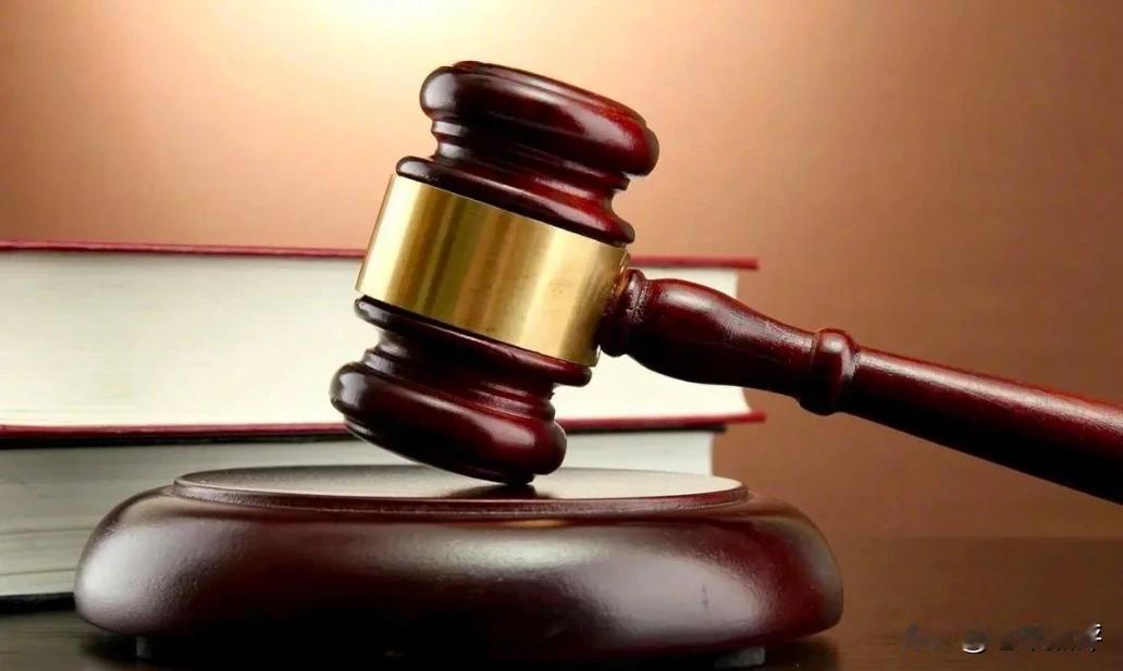 #男网友殉情身亡女方判赔43万余元#【男网友殉情身亡，女方需承担法律责任吗？】据