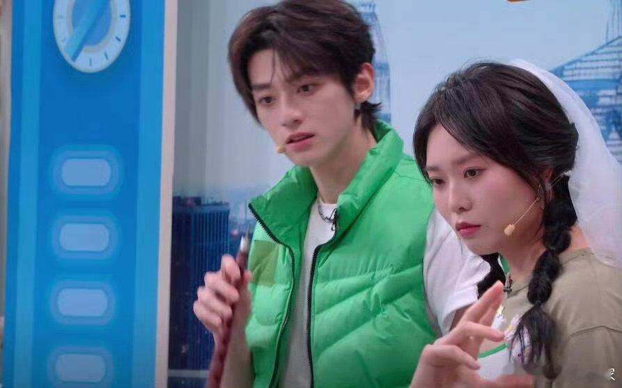 赖伟明哥感无敌 清爽帅气中带着稳重气场，可盐可苏，哥感魅力藏都藏不住！你好星期六