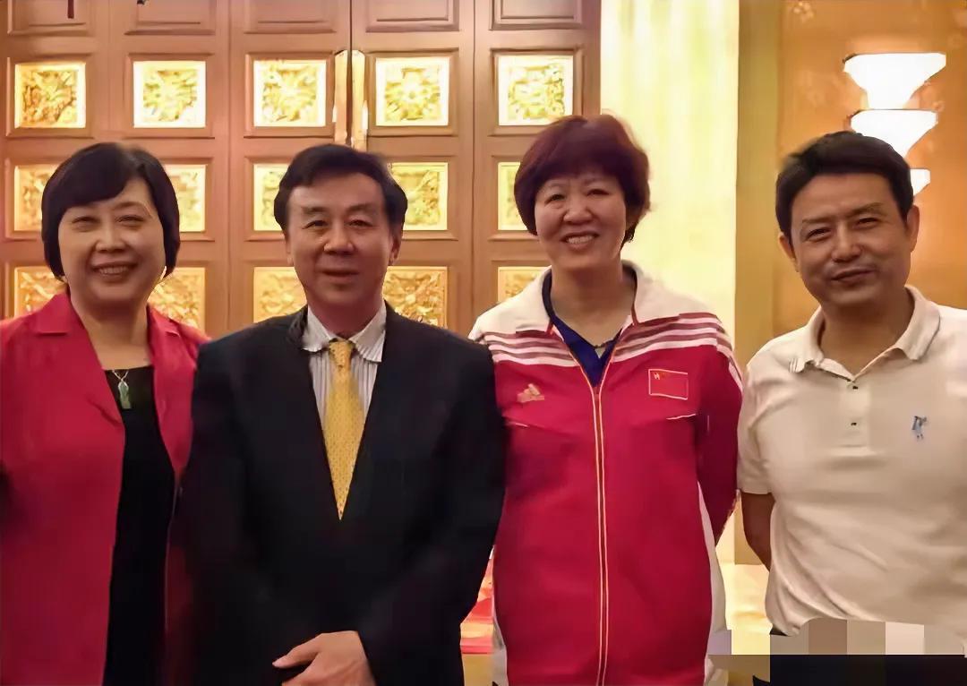 中国女排四大名将，也是元老，我打赌，认识三位以上的，绝对是骨灰级粉丝了，这是一张
