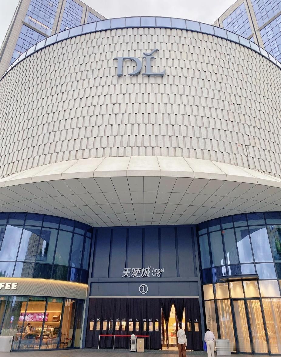 吃过新乡的亏，还有人非要再赌一把？胖东来许昌24年老店官宣12月闭店
 
很多人
