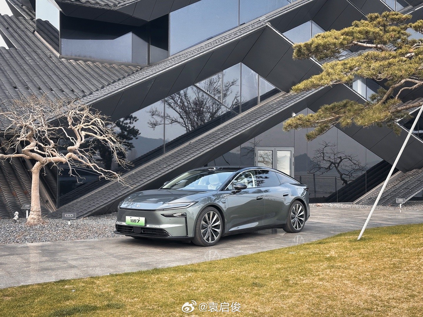 我觉得自己现在的审美，就刚好契合上了铂智7的设计，放两三年前，我对于这种尺寸的D