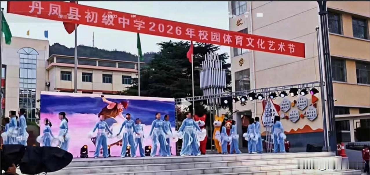 说白了就是个人素质问题，这一次不少站商家的，平台也有责任！
4月12日，陕西商洛