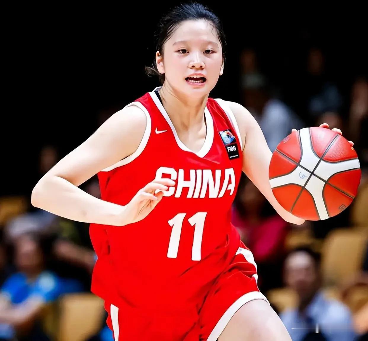 准绝杀！在今晚结束的U17女篮5-8名排位战中，中国青年女篮核心李沅珊砍下30分