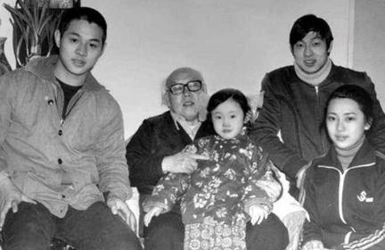 1928年，国画大师李苦禅，与师妹凌嵋琳成婚。不料，6年后，凌嵋琳竟在李苦禅不知