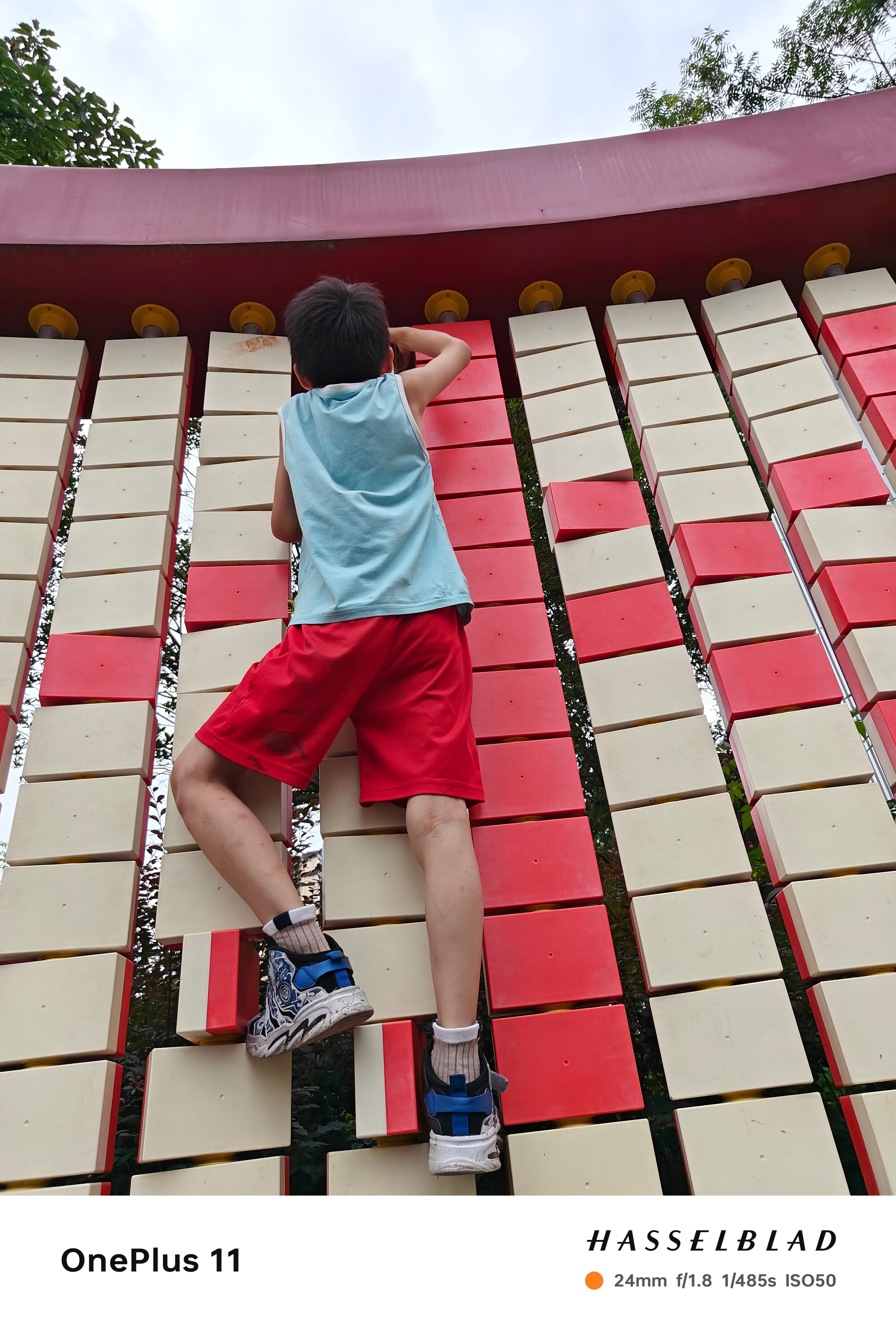 成都街头随拍同一个场景可以切换不同角度，不同焦段 多观察，再按下快门#百态人生#