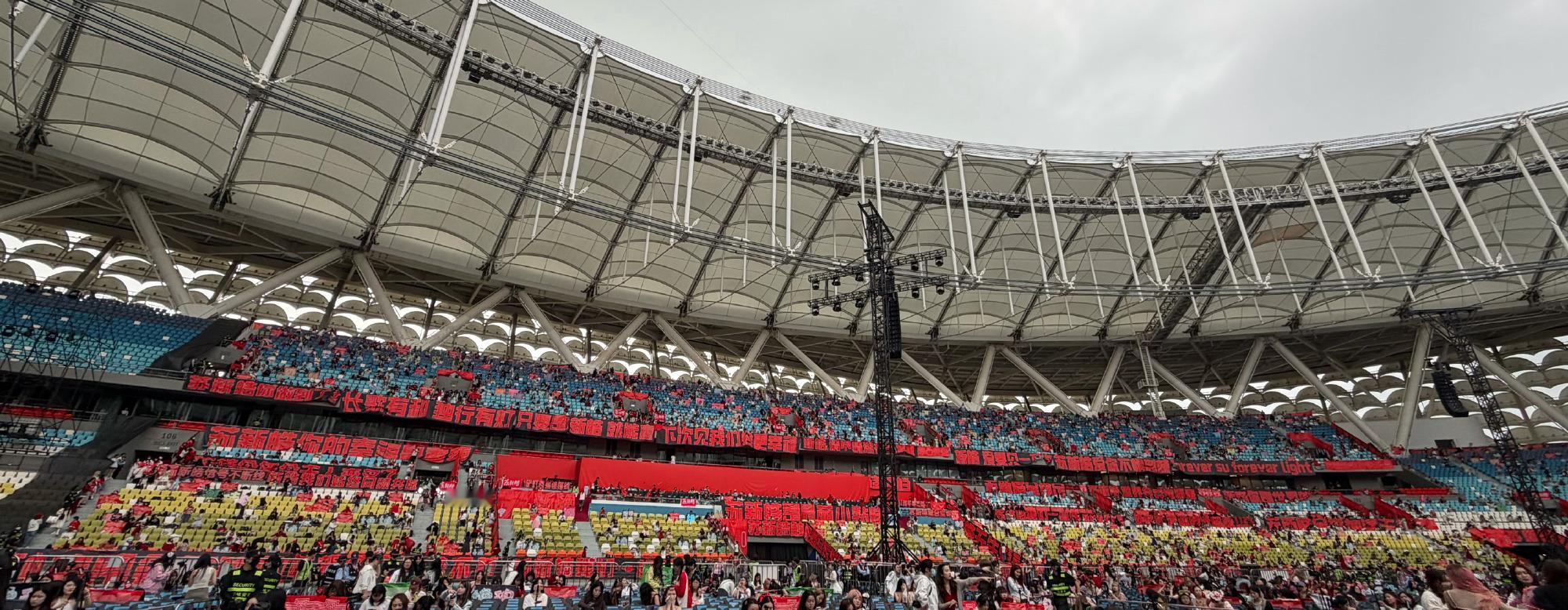 苏新皓新音今天灯牌，连续三天都有红海 