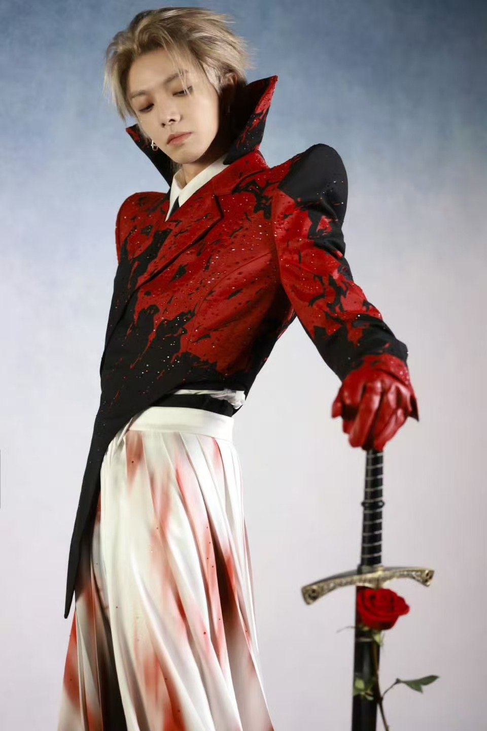 华晨宇害羞了华晨宇新的一岁要站在幸福里 华晨宇新的一岁要站在幸福里，华晨宇害羞了