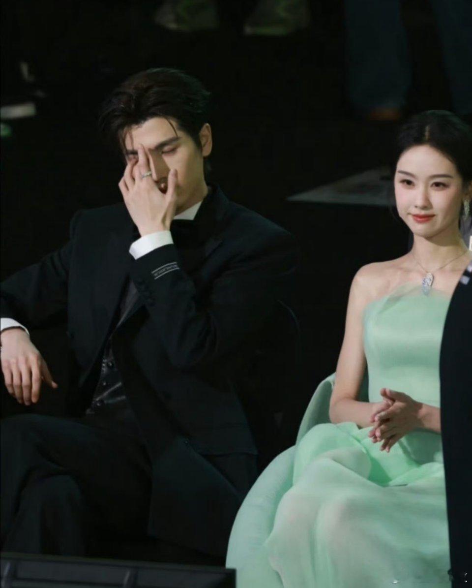 陈都灵张凌赫cp感高智夫妻，先婚后爱，剧本速来！陈都灵毕业于南京航空航天大学，张