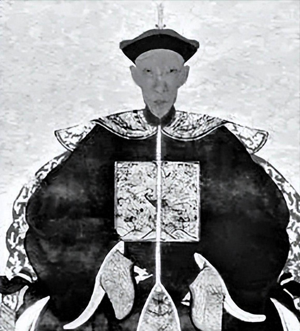 乾隆十五年，山东莱州府出了桩奇事。知州李文藻缠绵病榻三月有余，水米难进，连说话都