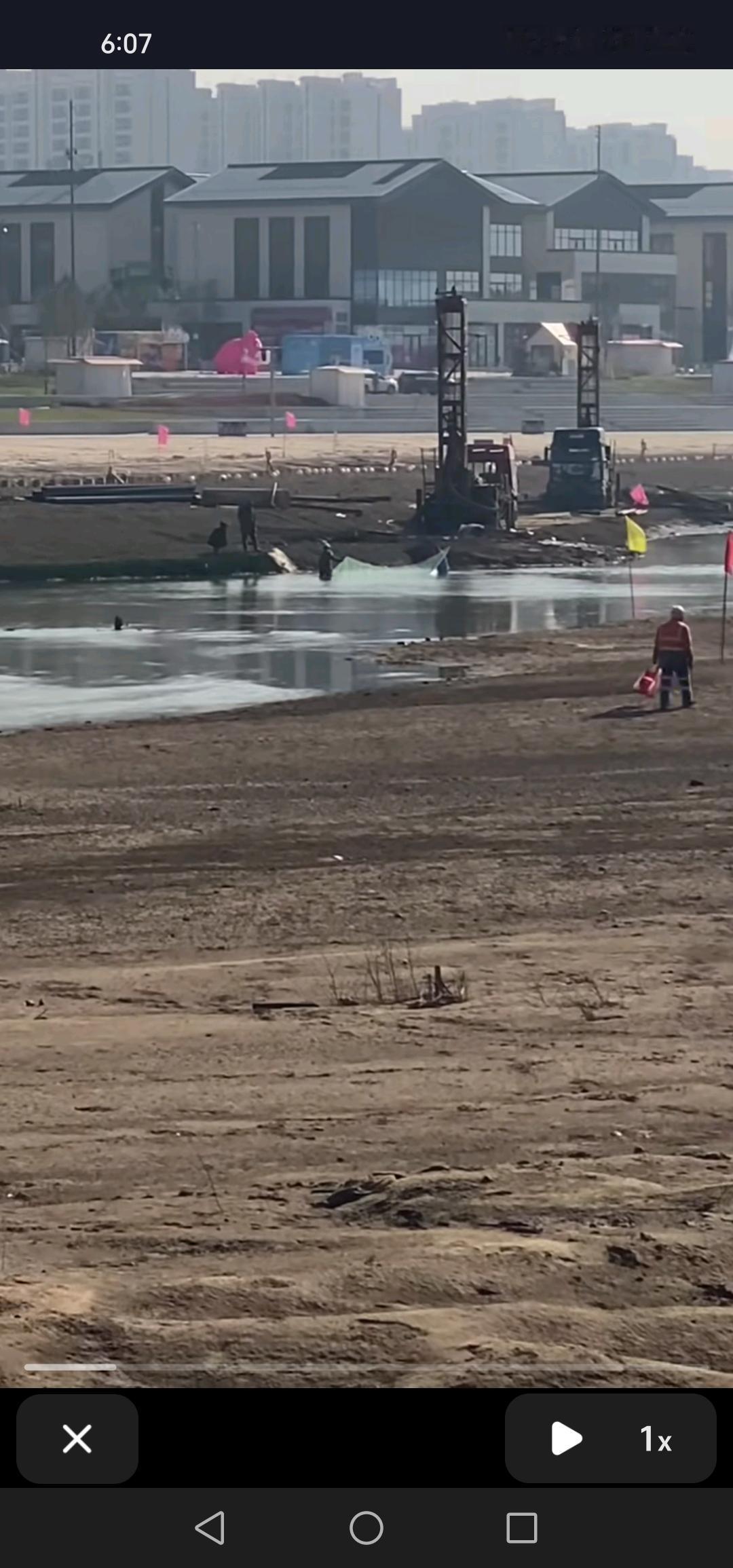 长春市肆季南河景区没水了，现场有不少人在捞鱼，这里难道有什么规划？

今年夏天，