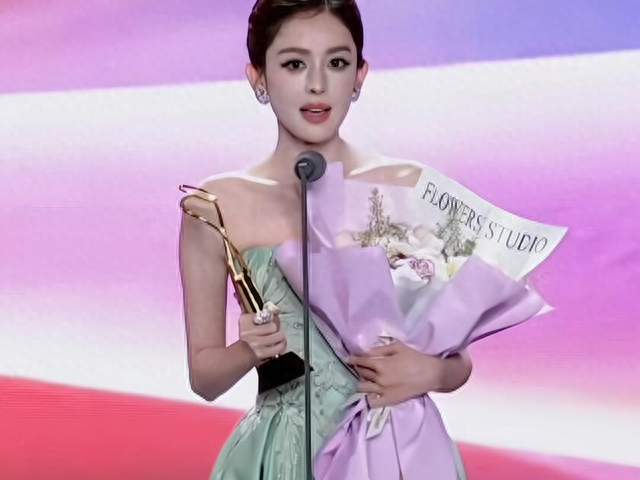 娜扎拿奖那天，我终于看懂她为什么总差一口气