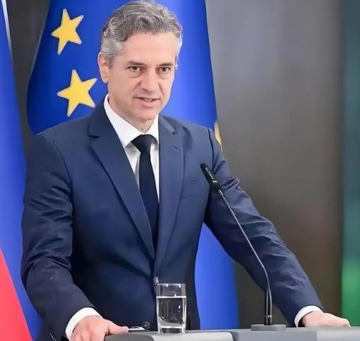 比利时首相曾经说："人人都想加入欧盟，没人想加入中国。美国的任何邻国都不会说想加