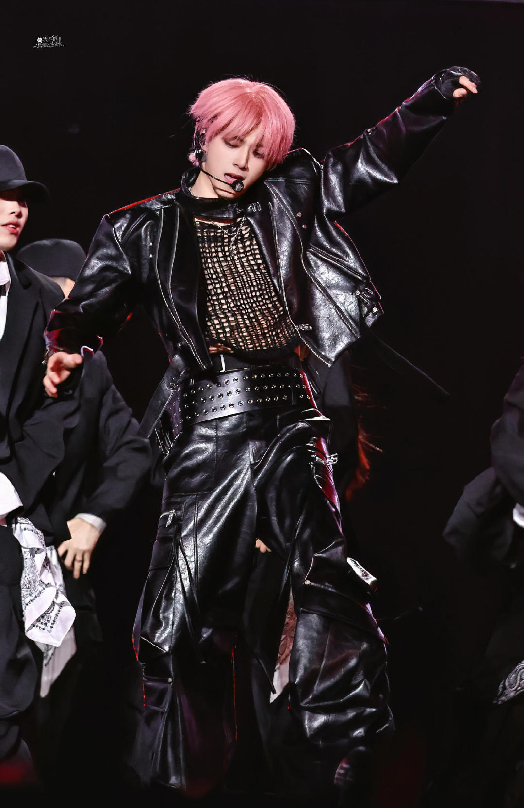 刘耀文没签保咪协议刘耀文这舞台表现力绝了，没签保咪协议实锤了吧！大方到让人忍不住