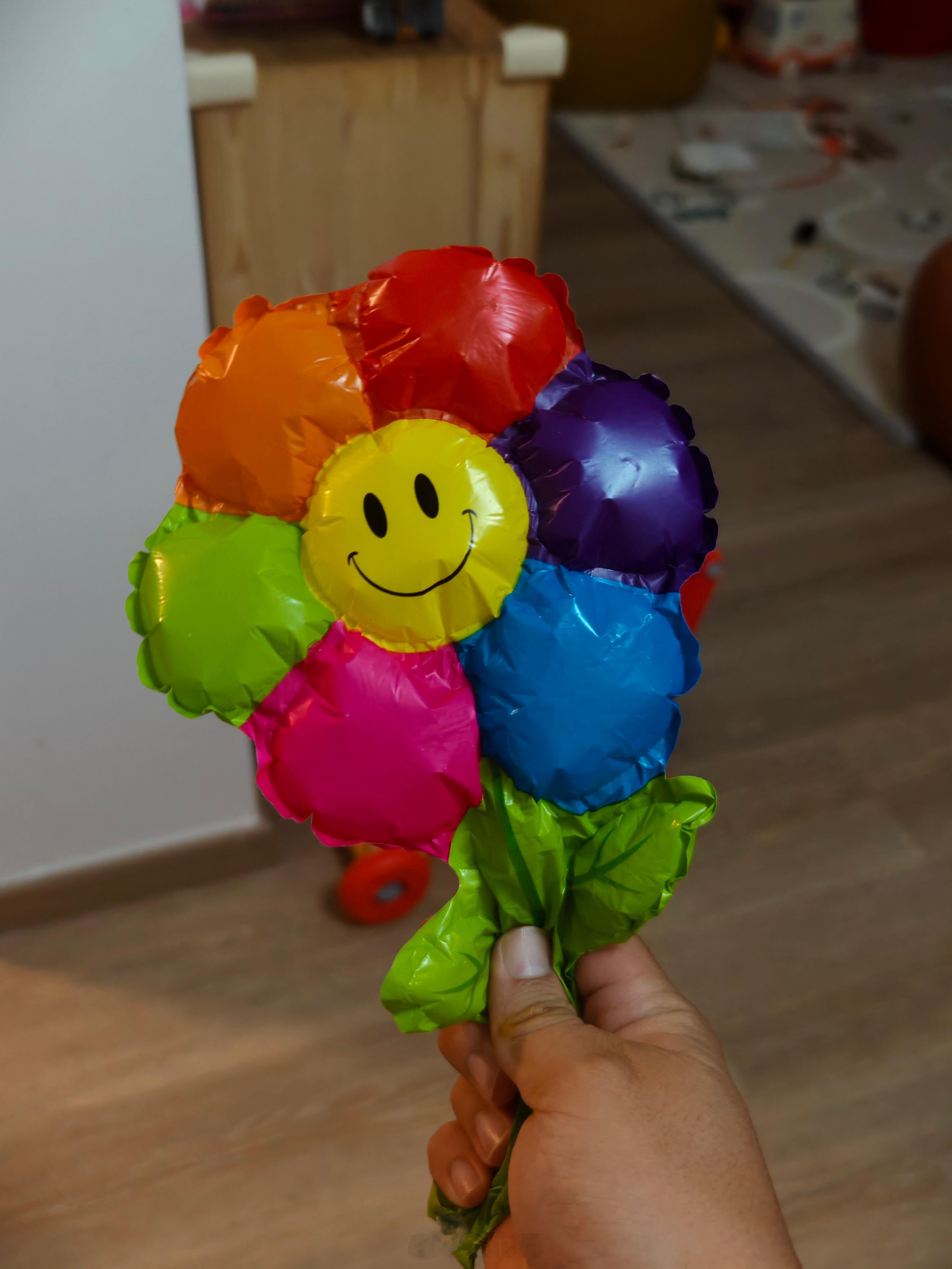 恩姐幼儿园发了个花，这不是超级玛丽里面的无敌吗？哈哈哈哈哈哈 ​​​