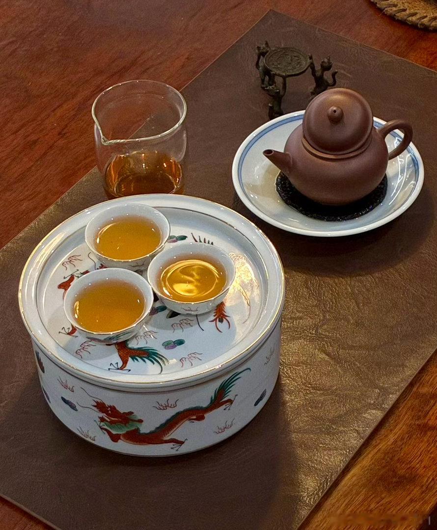 物极必反生活中，我们给一个杯子倒水，渐渐杯子里装不下，自然就会溢出来，这就是“水