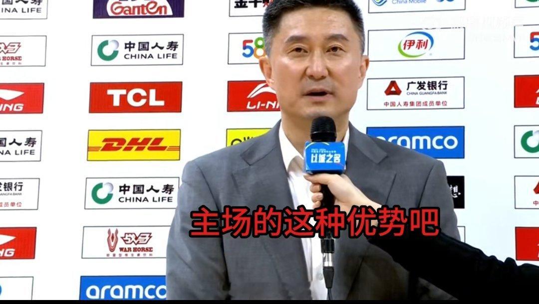 #杜锋说没感受到主场优势# 都已经开始吹走步了，杜指导是要给差评还是想赖账。 ​