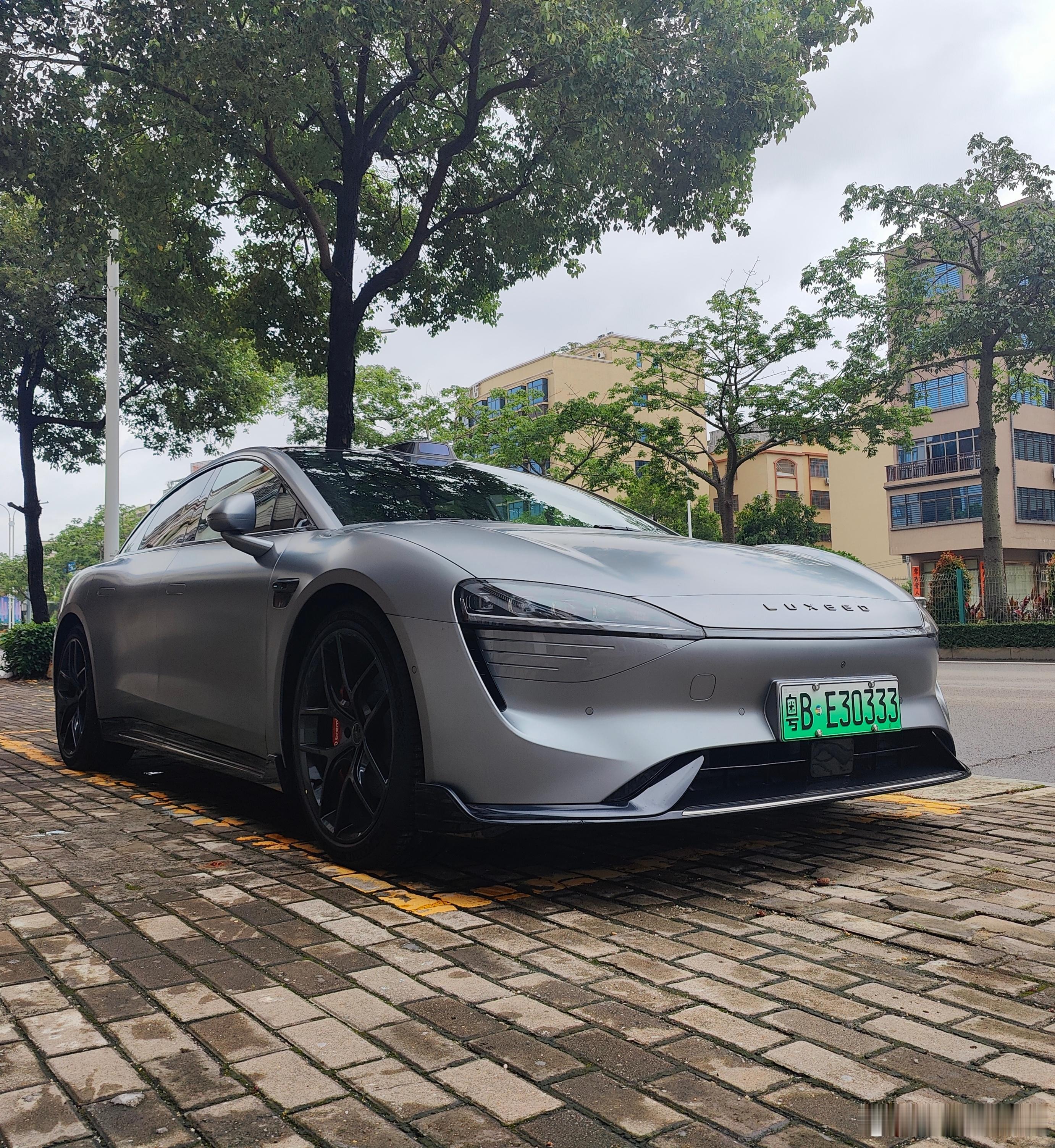 大家怎么解释华为这几个界的？一开始我说是合资，华为跟奇瑞合资，华为跟北汽合资，华
