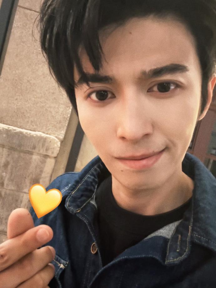 #赵小童九月九日山东兄弟也想你们了##赵小童晒梧桐树# 赵小童重阳节晒出梧桐树，