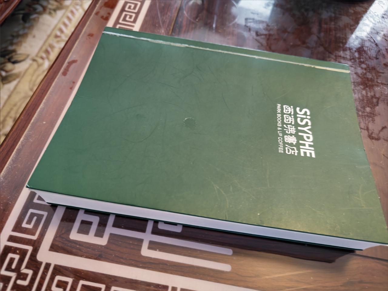 神奇的事情，是我寻找这个笔记本的过程。相信了人与物的交情也是要靠缘分的。几年前，
